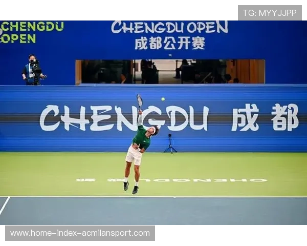 网球男单被拍到边打边碎碎念,粉丝笑翻 网球男单被拍到边打边碎碎念,粉丝笑翻