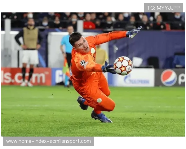 塞维利亚通过快攻创造绝佳机会：速度与空间的攻防协奏曲