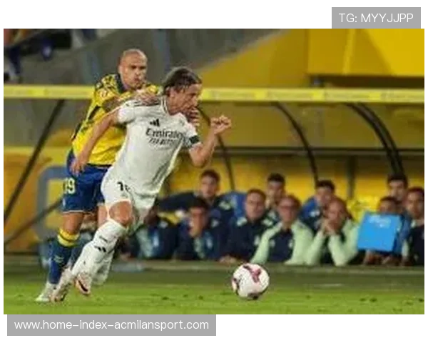 皇马外线连续突破，维尼修斯兜射挂网