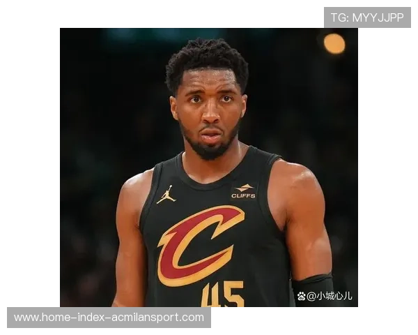 米切尔无视对抗命中关键一球，骑士稳住心态