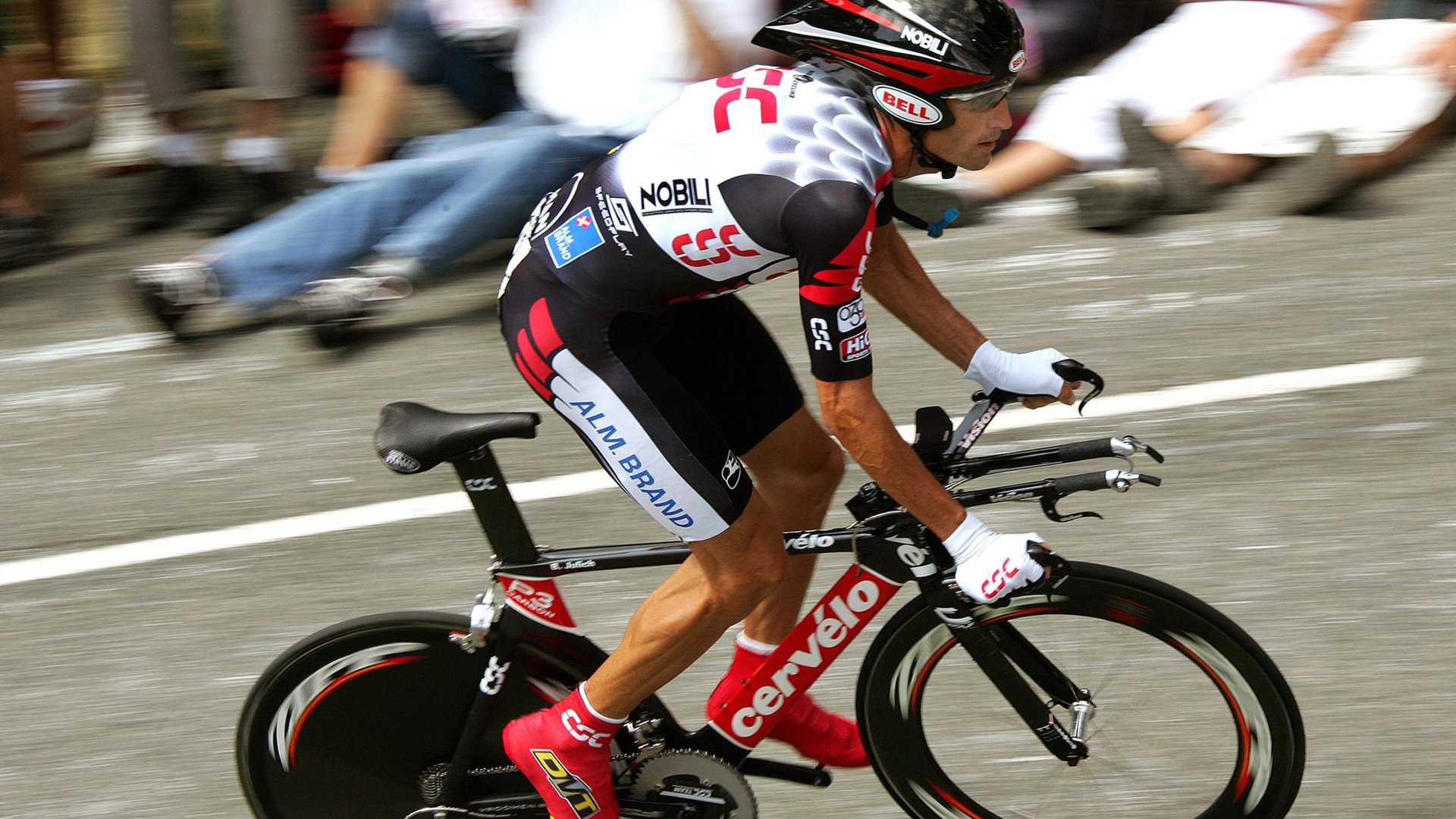 新西兰橄榄球赛事在全球范围内的转播权价值大增，新西兰橄榄球队徽